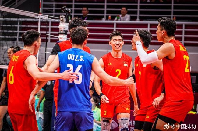 匈牙利头名晋级2024欧洲杯，上届在死亡之组战平法德2024欧洲杯预选赛G组收官，匈牙利8战不败头名出线，将第5次参加欧洲杯正赛。